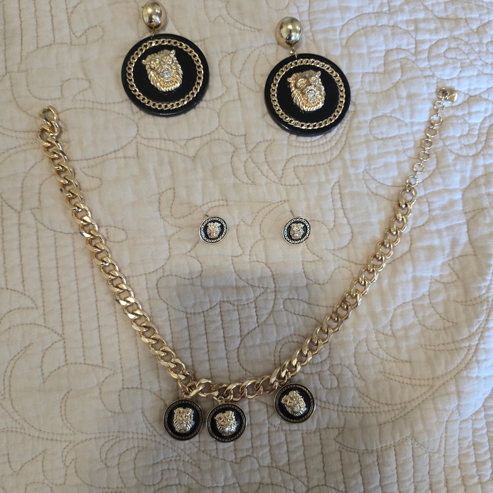 Aldo Lion Head Jewelry Set Gold Tone Curb Chain Necklace and Earrings 3 Piece